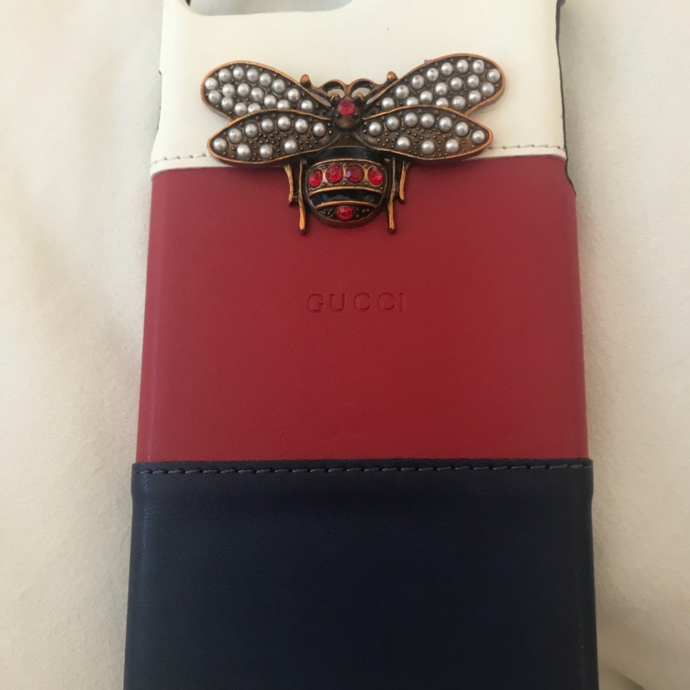 Bee phone7 cover fits 7plus too.